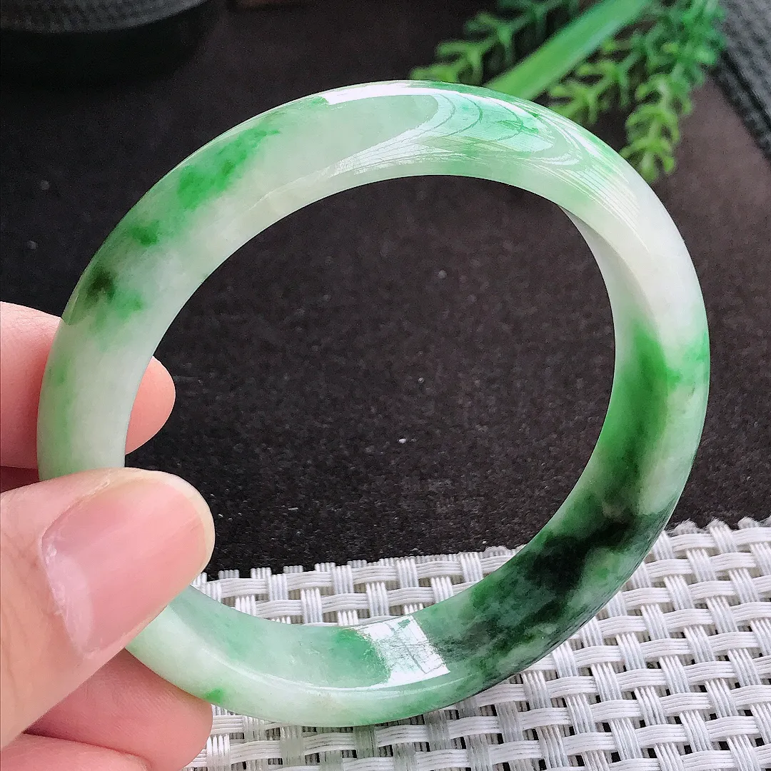 天然A货翡翠58/14/7.5老坑精美温润特色飘花飘绿手镯宽边玉镯