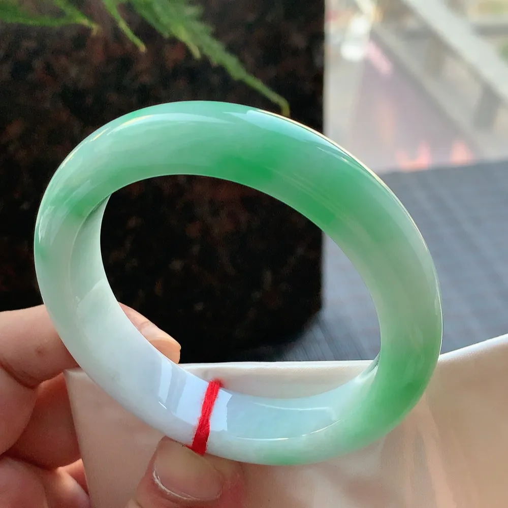 正圈一大节阳绿 无瑕 尺寸:57.2/13.3/9.2 色好