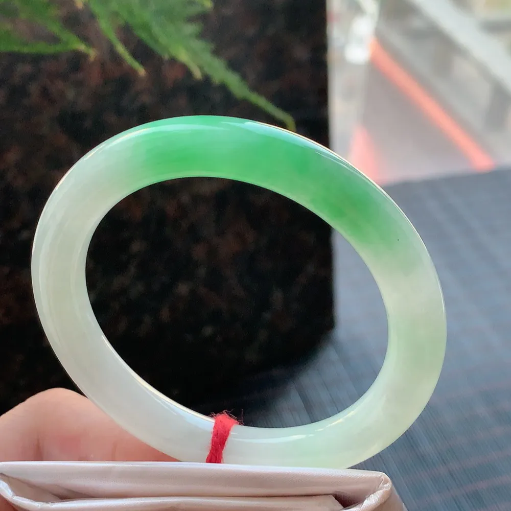 圆条冰阳绿 无瑕 尺寸:53.5/9.1 色好