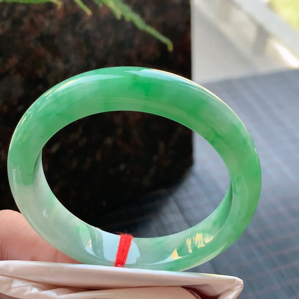 正圈冰糯阳绿 无瑕 尺寸:54.1/12.5/8 色好