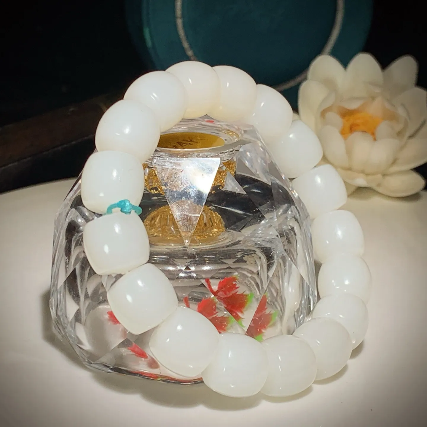 新疆和田玉羊脂白直切老型珠手串。单颗尺寸12/13！玉质细腻油润。手推出油。佩戴高端典雅。lt251209