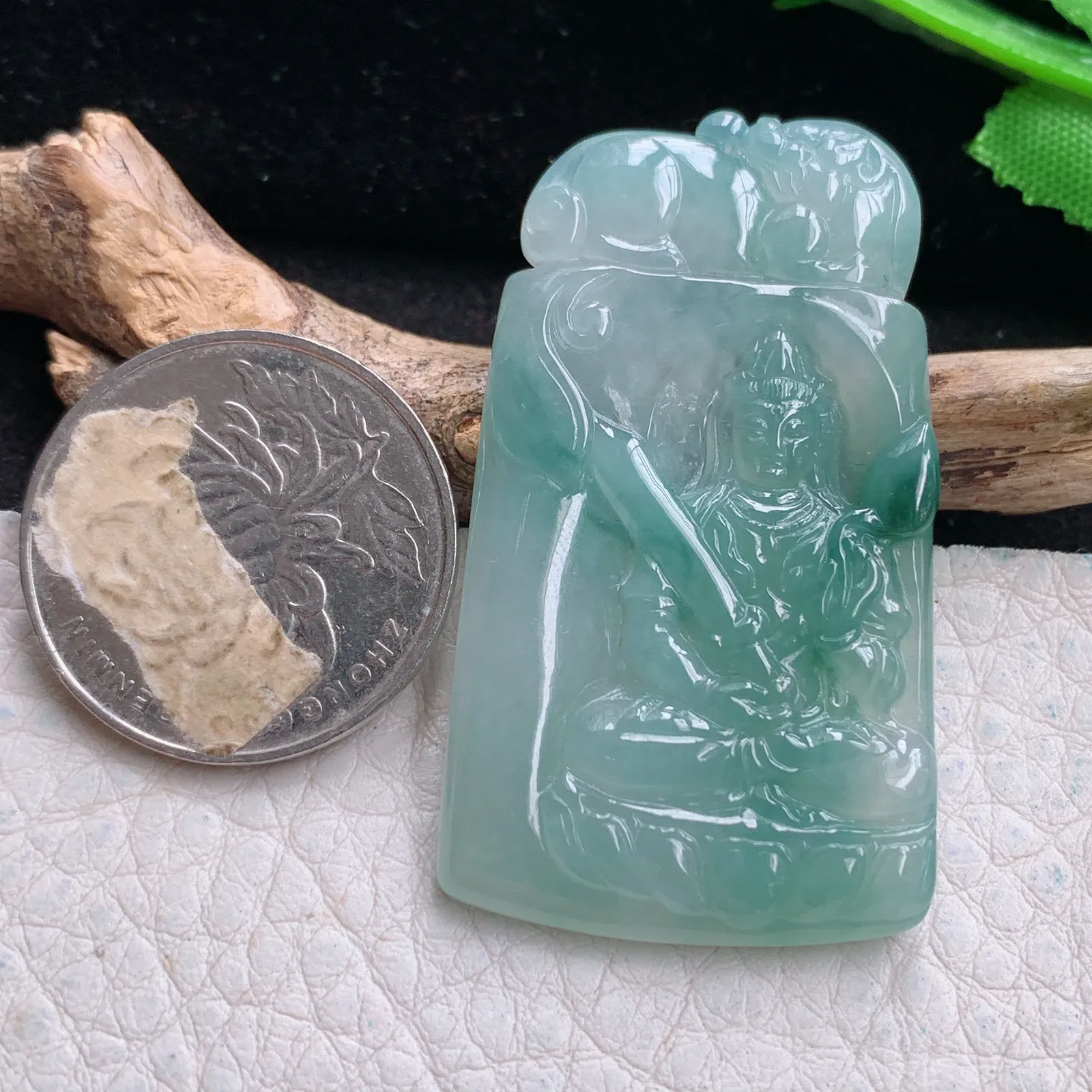 yn实拍48*27*4.4缅甸翡翠a货精雕冰飘蓝花虚空藏菩萨玉吊坠 玉挂件