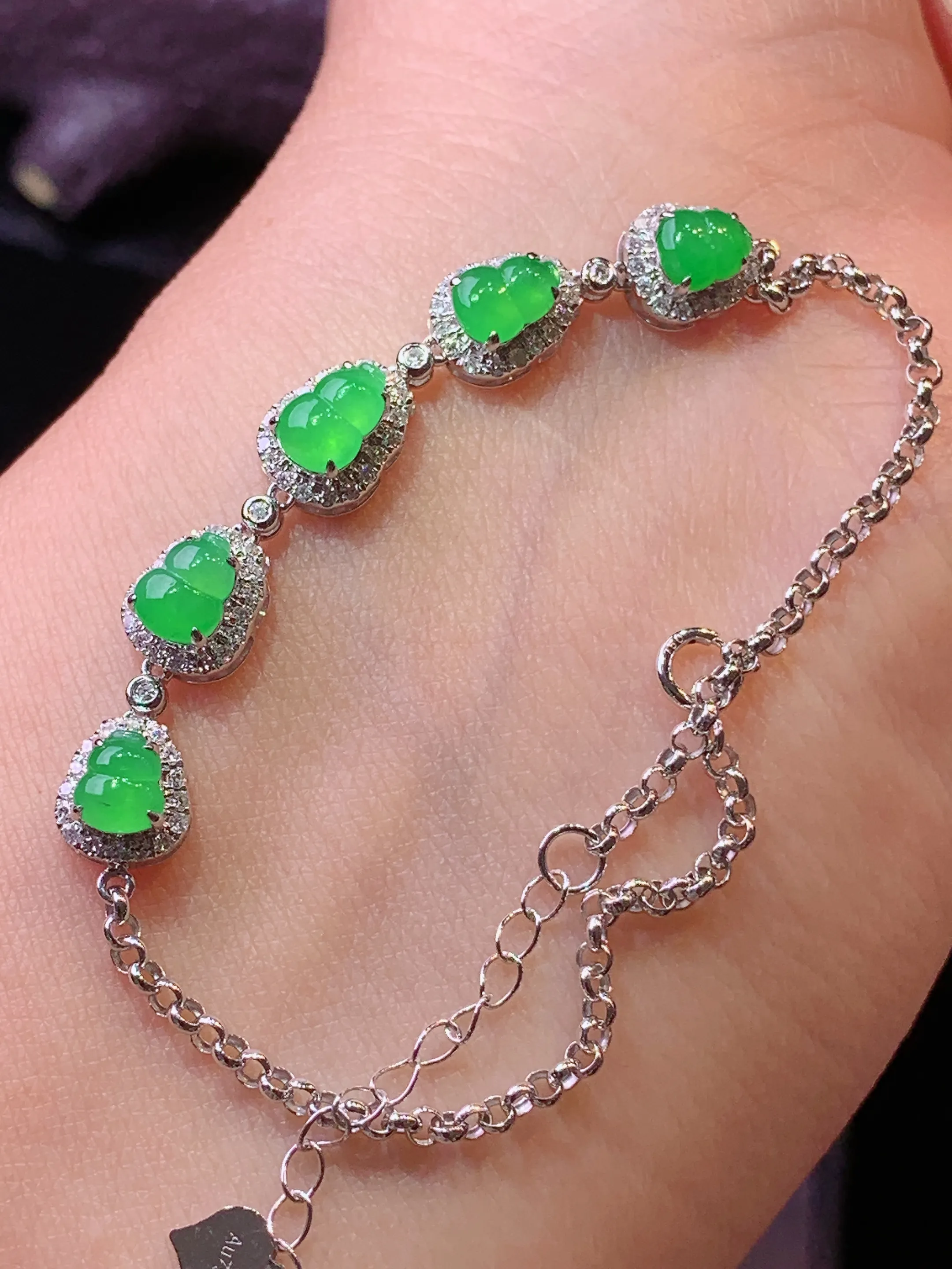 18k金钻镶嵌满绿葫芦手链 玉质细腻 水润亮眼 色泽艳丽 整体尺寸48.8*6.5*5