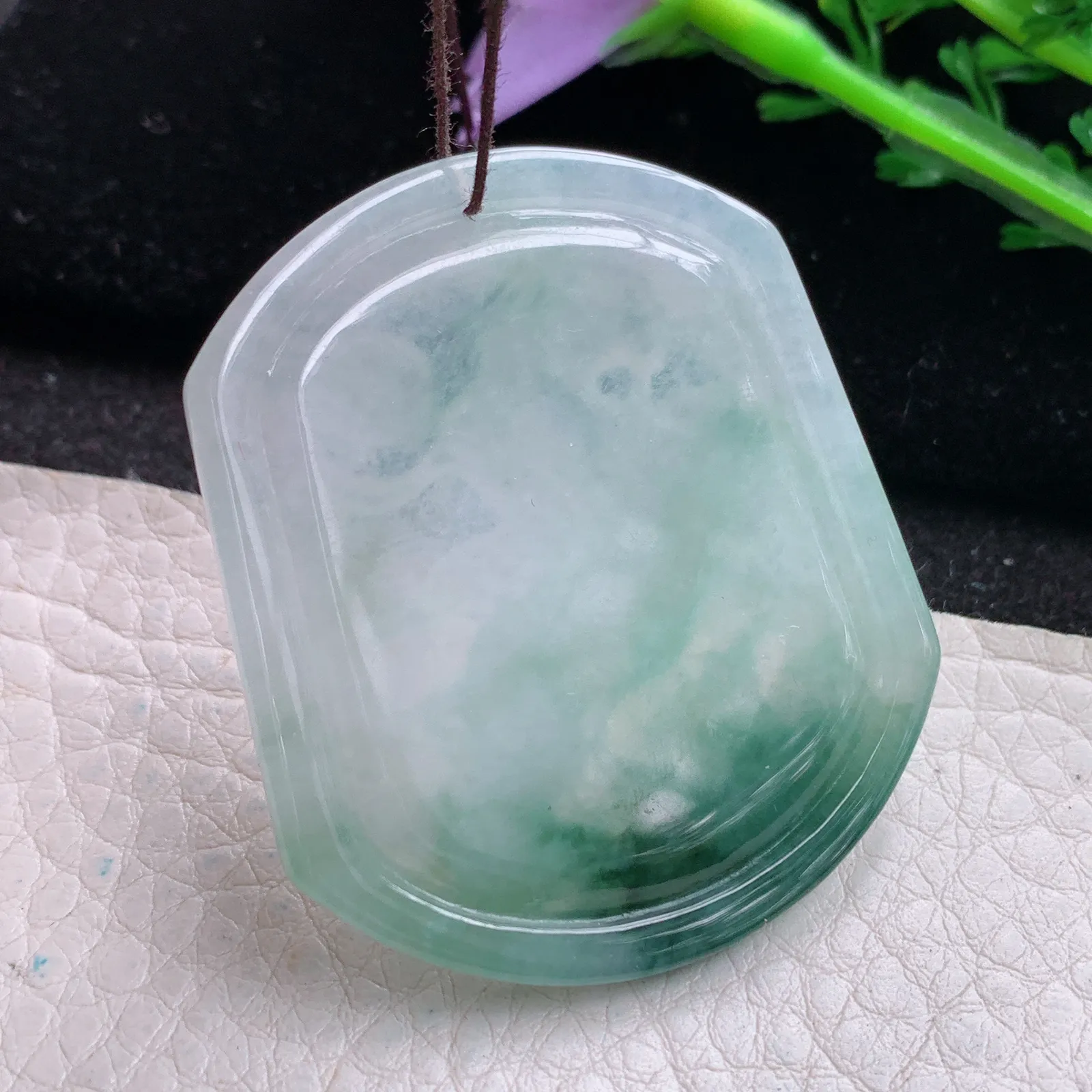 yn实拍46.5*40*5.2缅甸翡翠a货精雕飘蓝花飞马 马上有钱玉吊坠 玉挂件