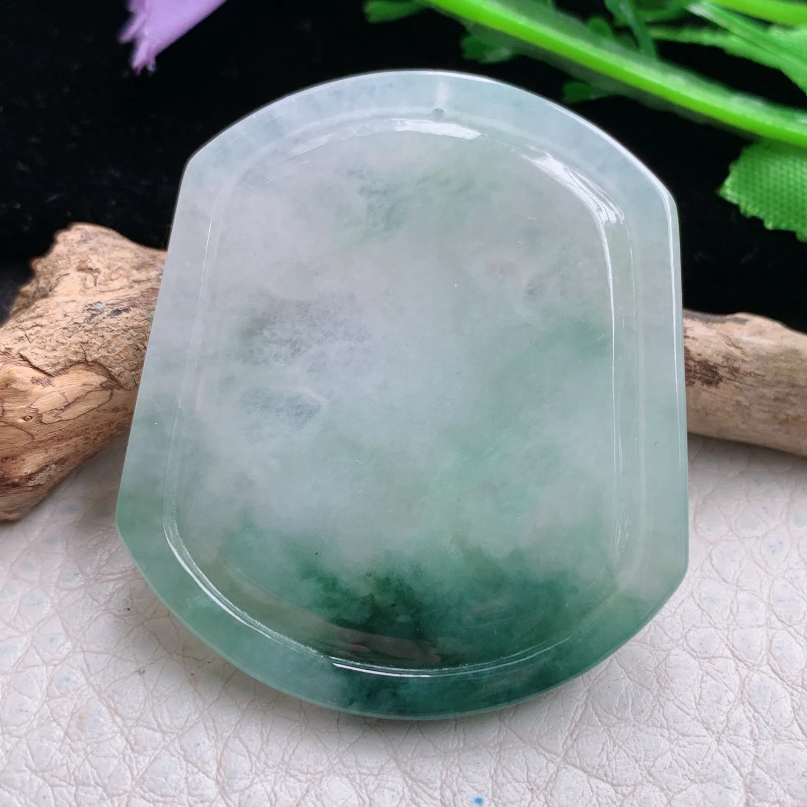 yn实拍46.5*40*5.2缅甸翡翠a货精雕飘蓝花飞马 马上有钱玉吊坠 玉挂件