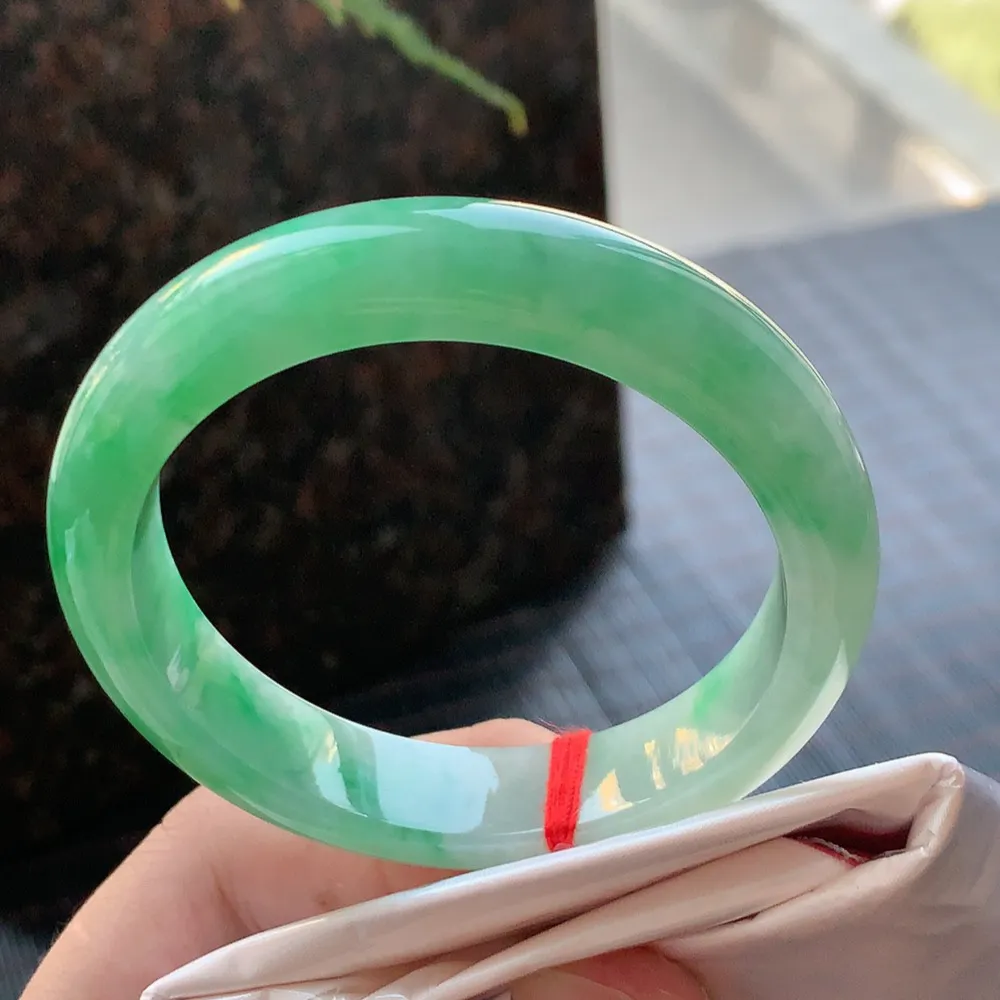 正圈冰糯阳绿 无瑕 尺寸:54.1/12.5/8 色好