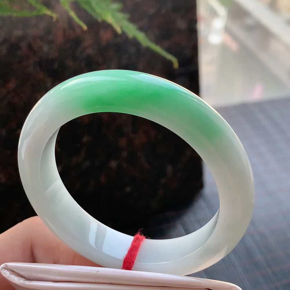 正圈冰糯阳绿 无瑕 尺寸:55.1/12.3/9.1 色好