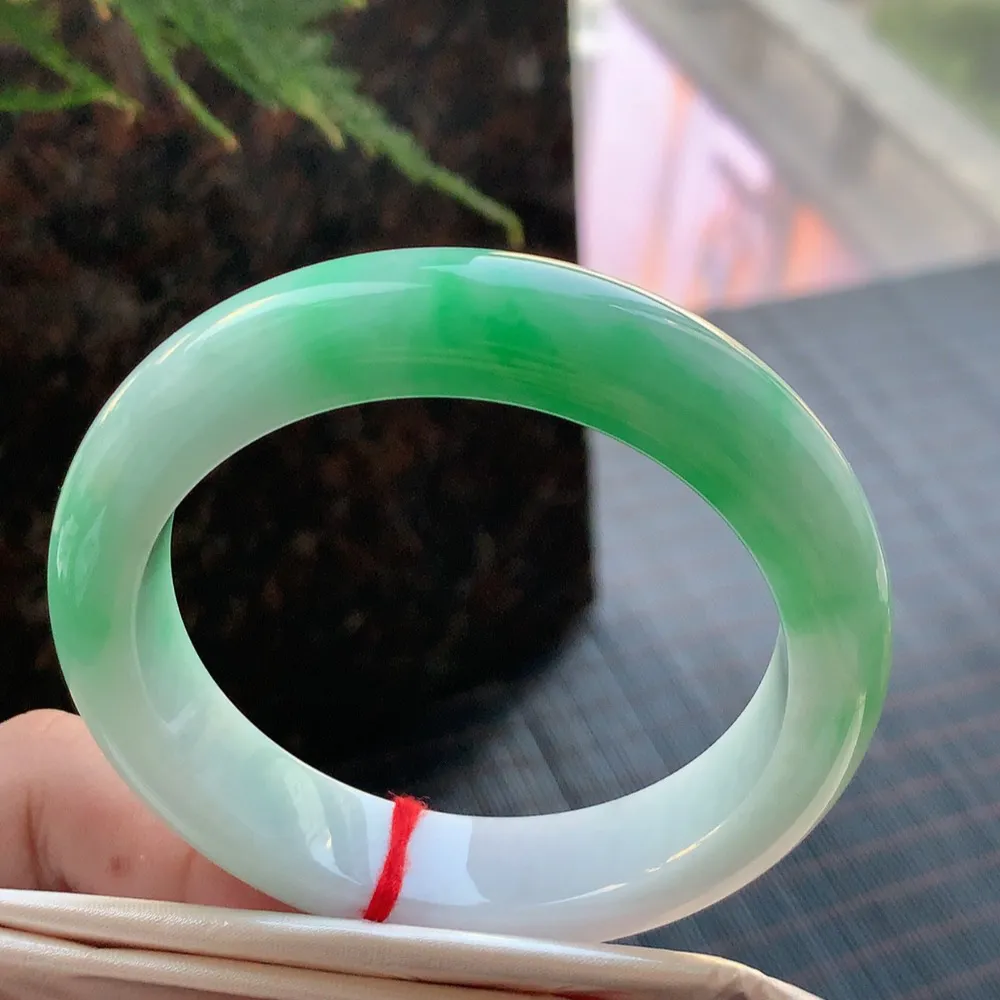 正圈一大节阳绿 无瑕 尺寸:57.2/13.3/9.2 色好