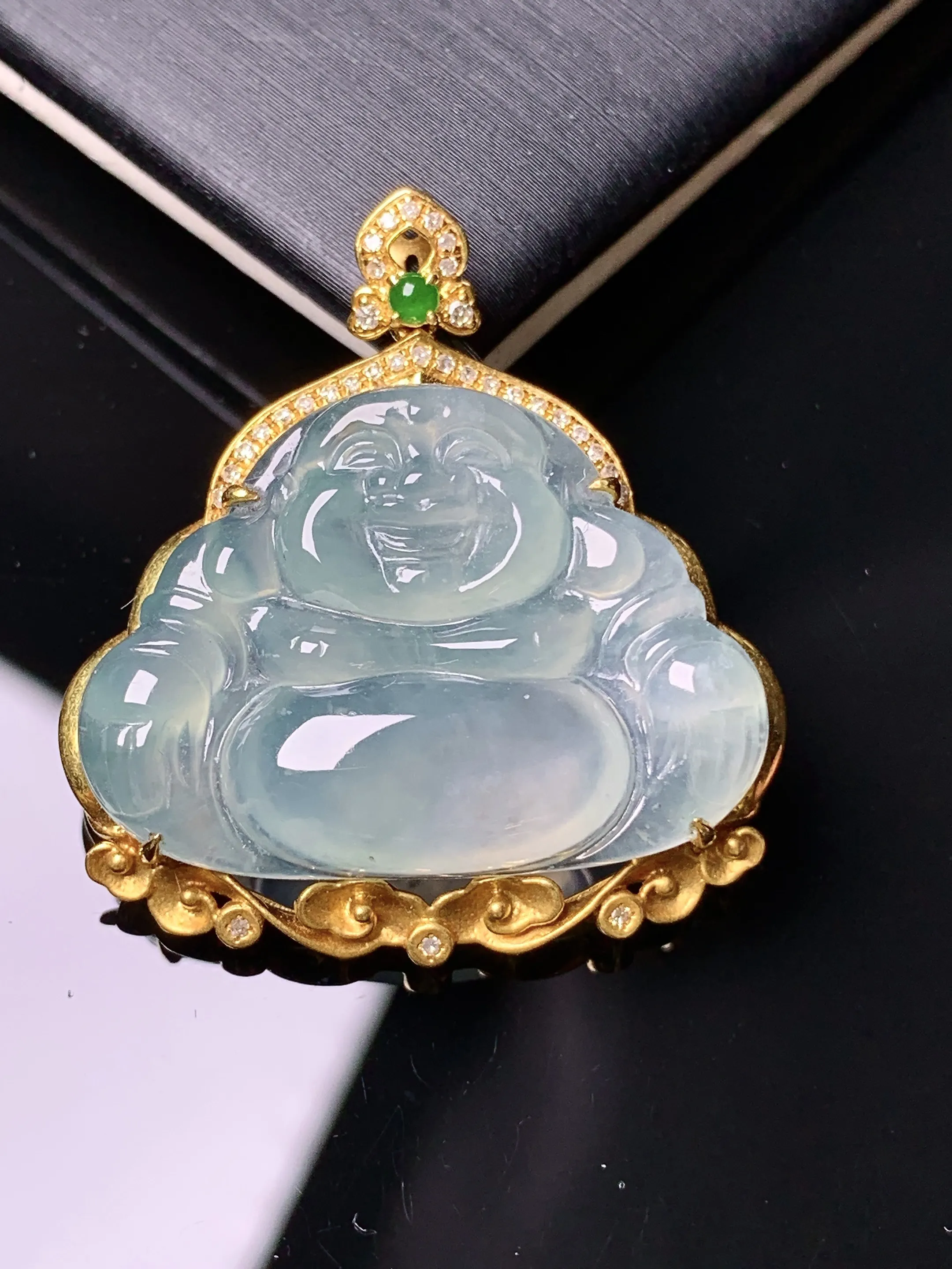 18k金钻镶嵌冰种佛公吊坠 玉质细腻 水润亮眼 色泽艳丽 整体尺寸32*29.5*7