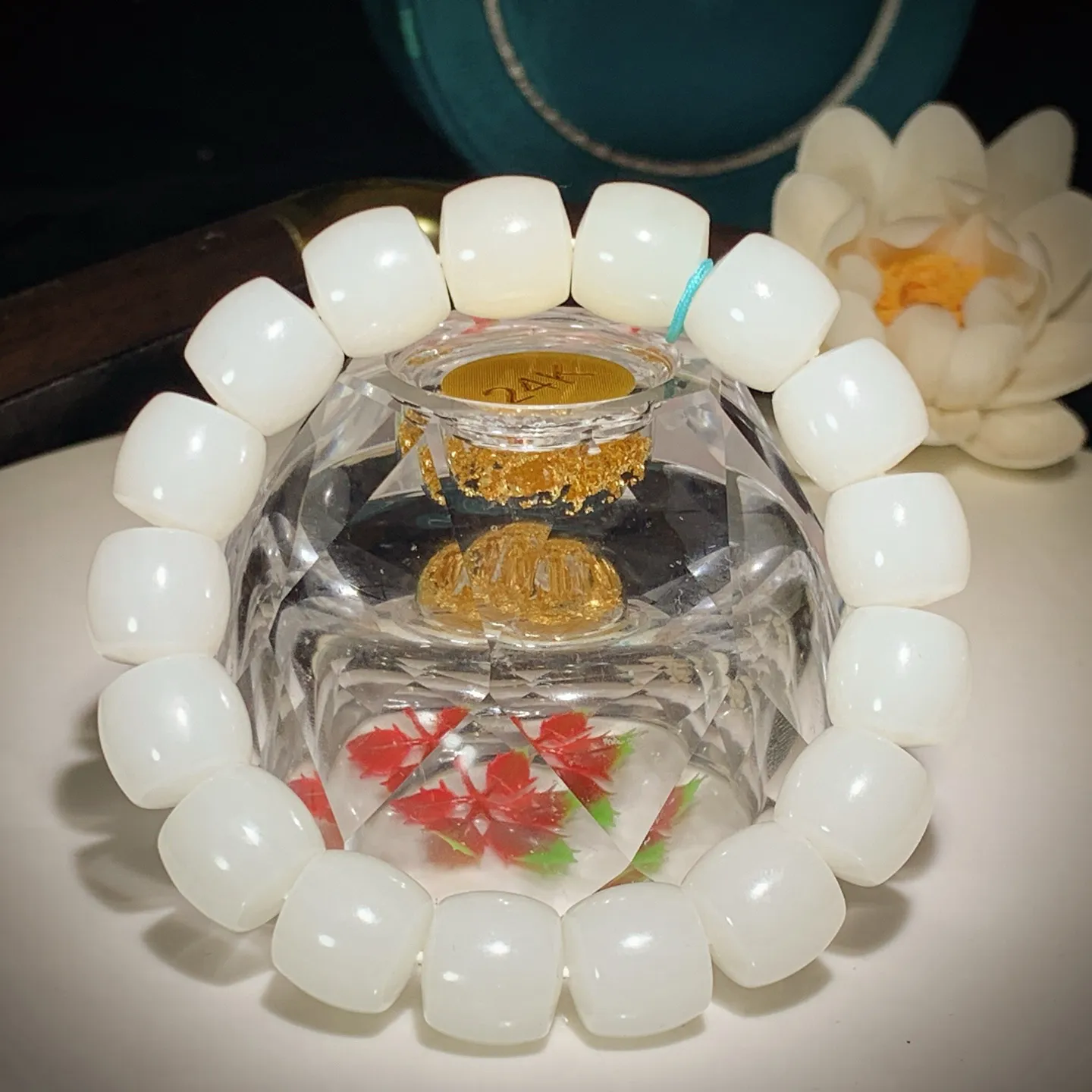 新疆和田玉羊脂白直切老型珠手串。单颗尺寸12/13！玉质细腻油润。手推出油。佩戴高端典雅。lt251209