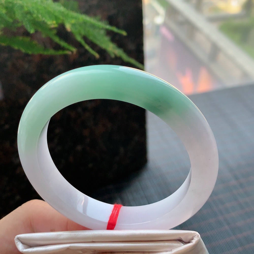 正圈冰糯春彩 无瑕 尺寸:56.1/11.4/8.9 色好