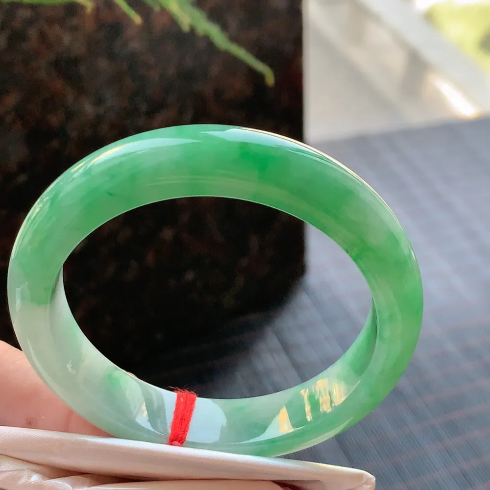 正圈冰糯阳绿 无瑕 尺寸:54.1/12.5/8 色好