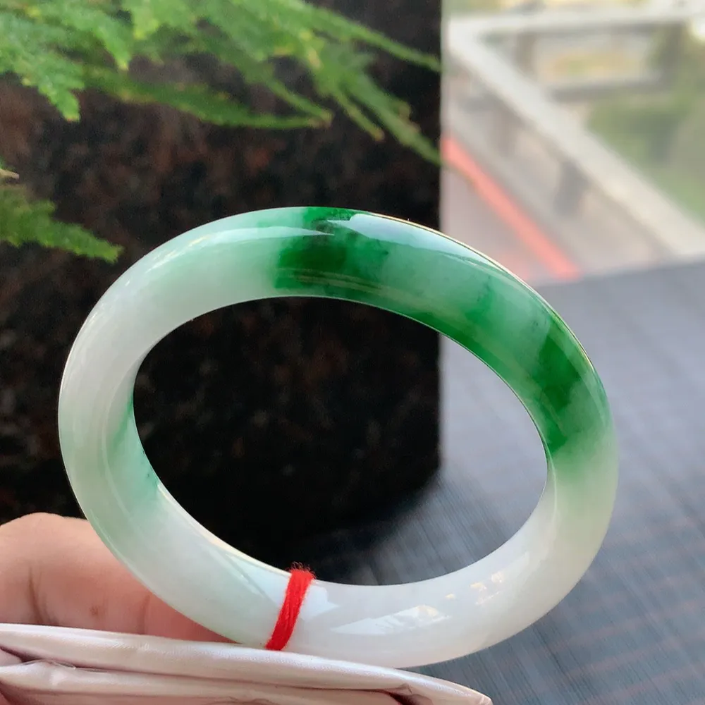 正圈冰糯翠绿 无瑕 尺寸:55.2/12.2/8,4 色好