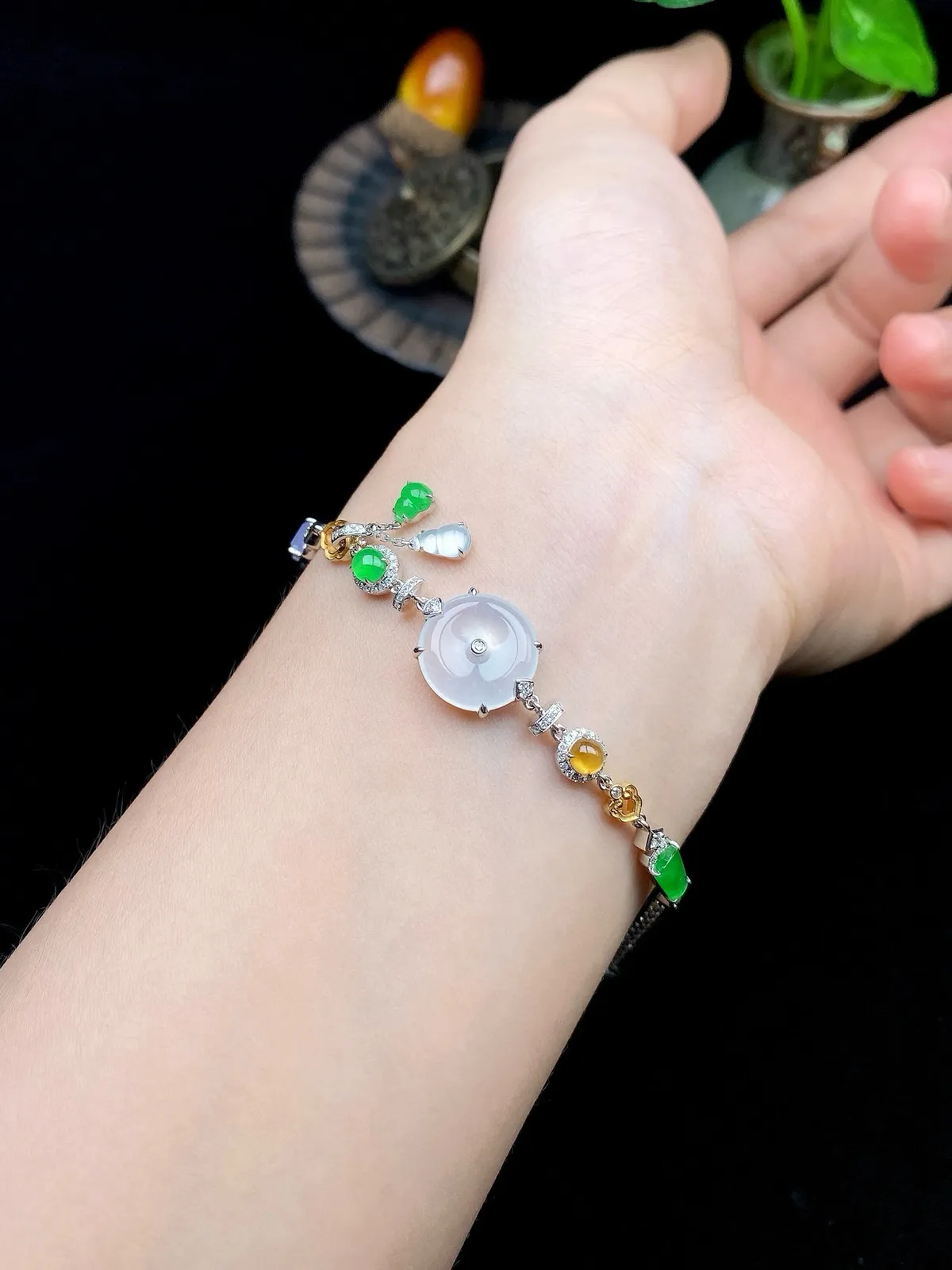 【冰种平安扣镶嵌手链】盘缠手链，饱满圆润，光泽闪耀，流行款，18K金钻镶嵌，其中一颗裸石尺寸12.3*2.8毫米