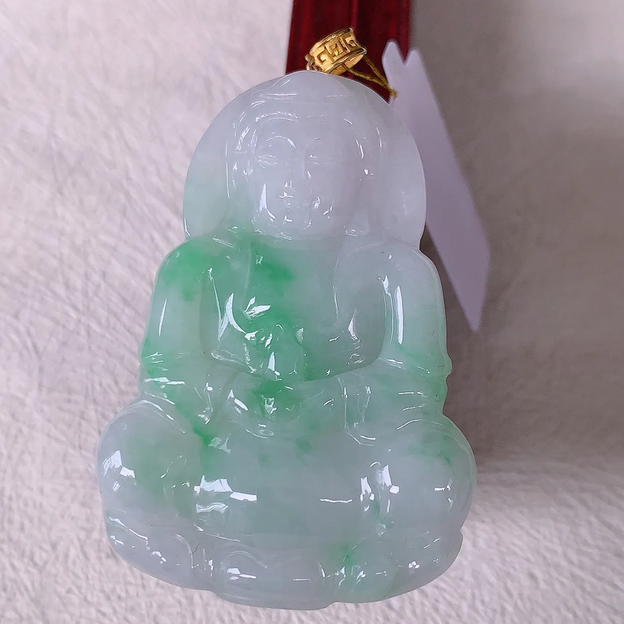 18K金镶嵌冰润飘绿翡翠观音菩萨吊坠，赐福翡翠观音，观音面相端庄，品相佳，佩戴气质！#35.9整体5