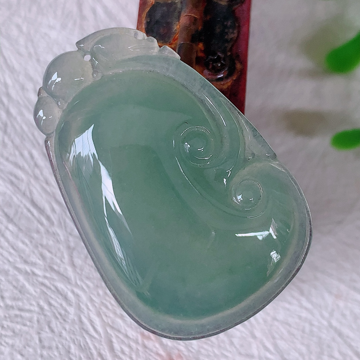 自然光实拍，冰种翡翠如意吊坠，上身效果非常美，饱满大气，工艺美，万事如意，如意一生，#12.9