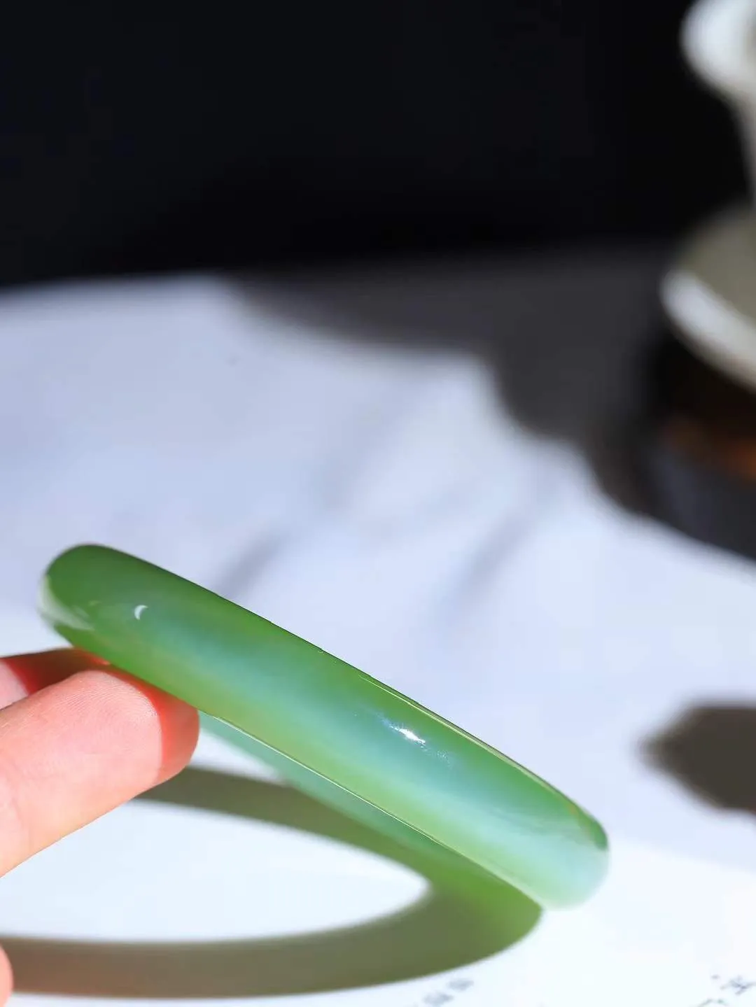 【碧波流转·手镯】

典藏级臻品️和田玉碧玉猫眼手镯，玉质细腻温润，手感舒适，️线条流畅，简