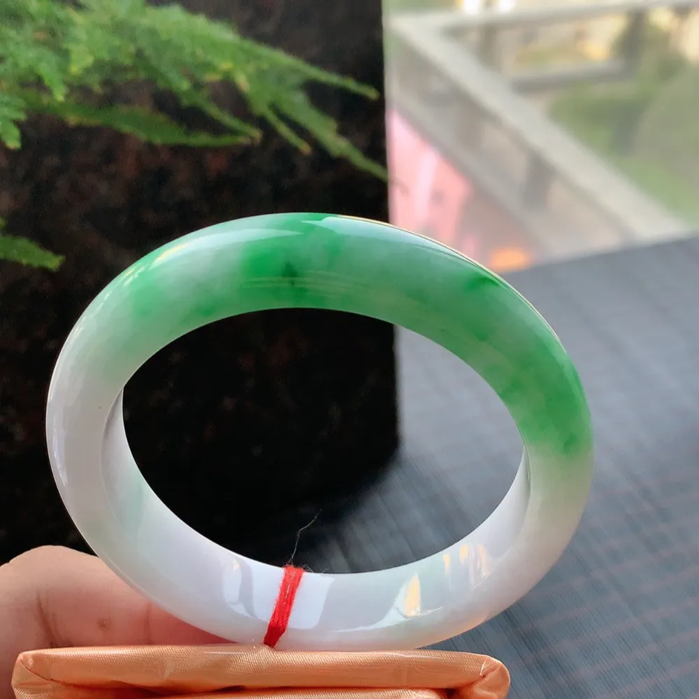 正圈一大节阳绿 无瑕 尺寸:58.3/12.8/9.1 色阳