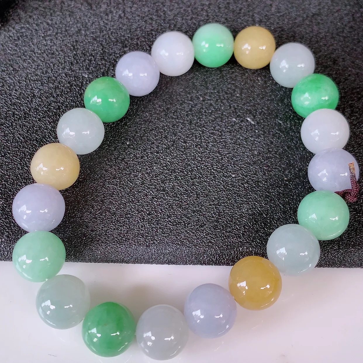 自然光实拍，冰润多宝翡翠手链，多彩翡翠手串，颜色丰富，料子细腻，高档大气，自戴送礼佳品！#46.9取一尺寸9.5mm