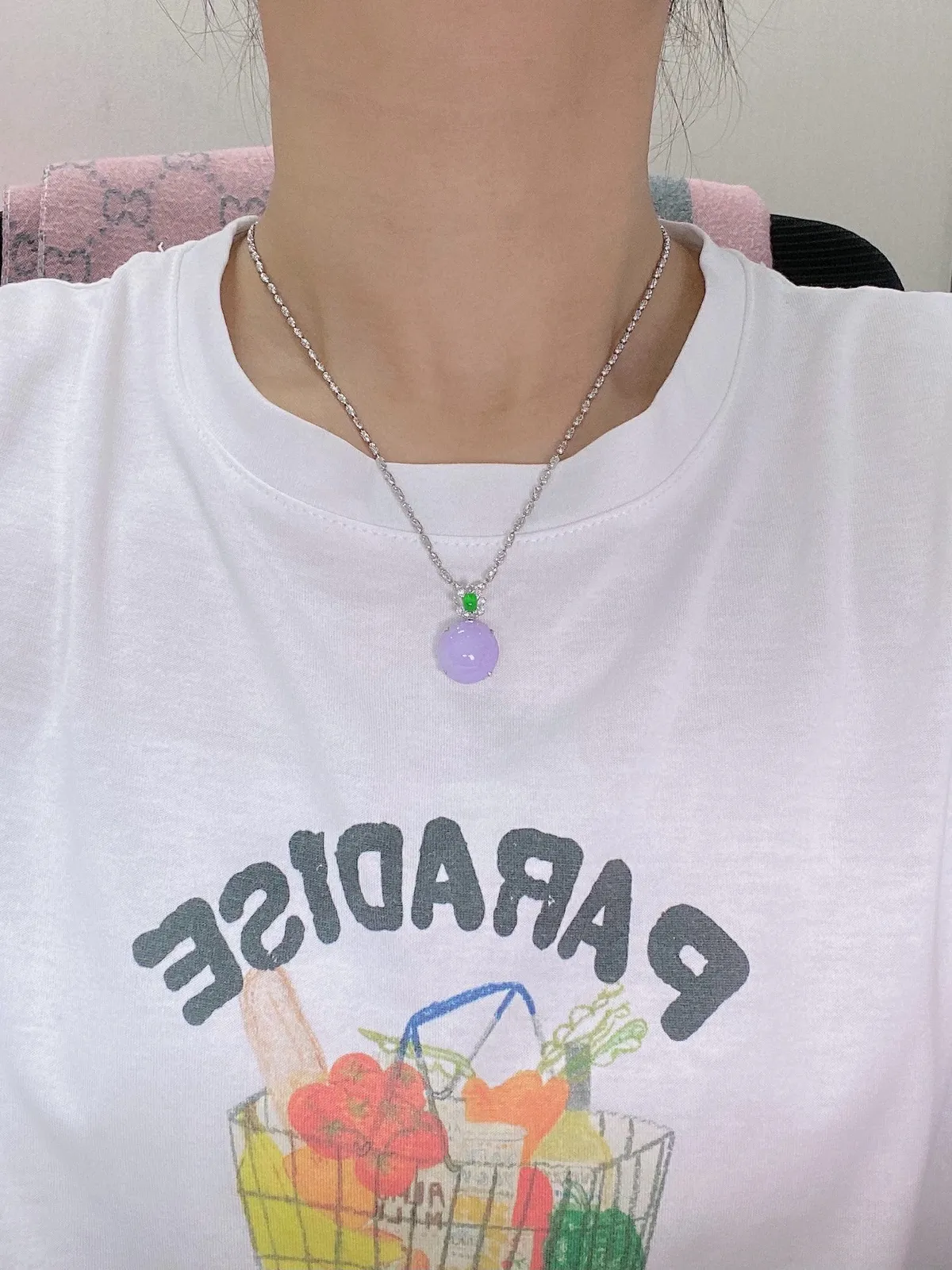 【冰种紫蛋面吊坠】质地细腻，饱满度很好，晶莹剔透，18k金钻镶嵌，裸石尺寸15*14.3*6.5毫米