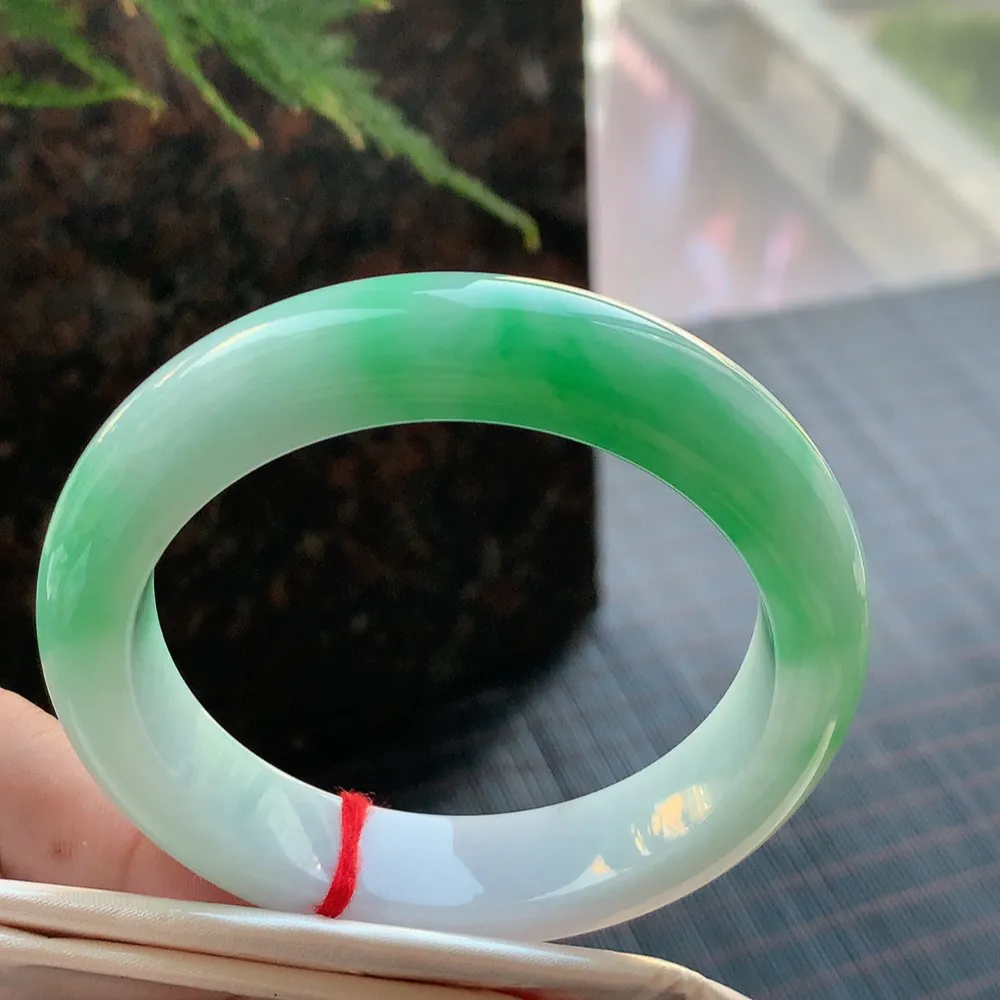 正圈一大节阳绿 无瑕 尺寸:57.2/13.3/9.2 色好