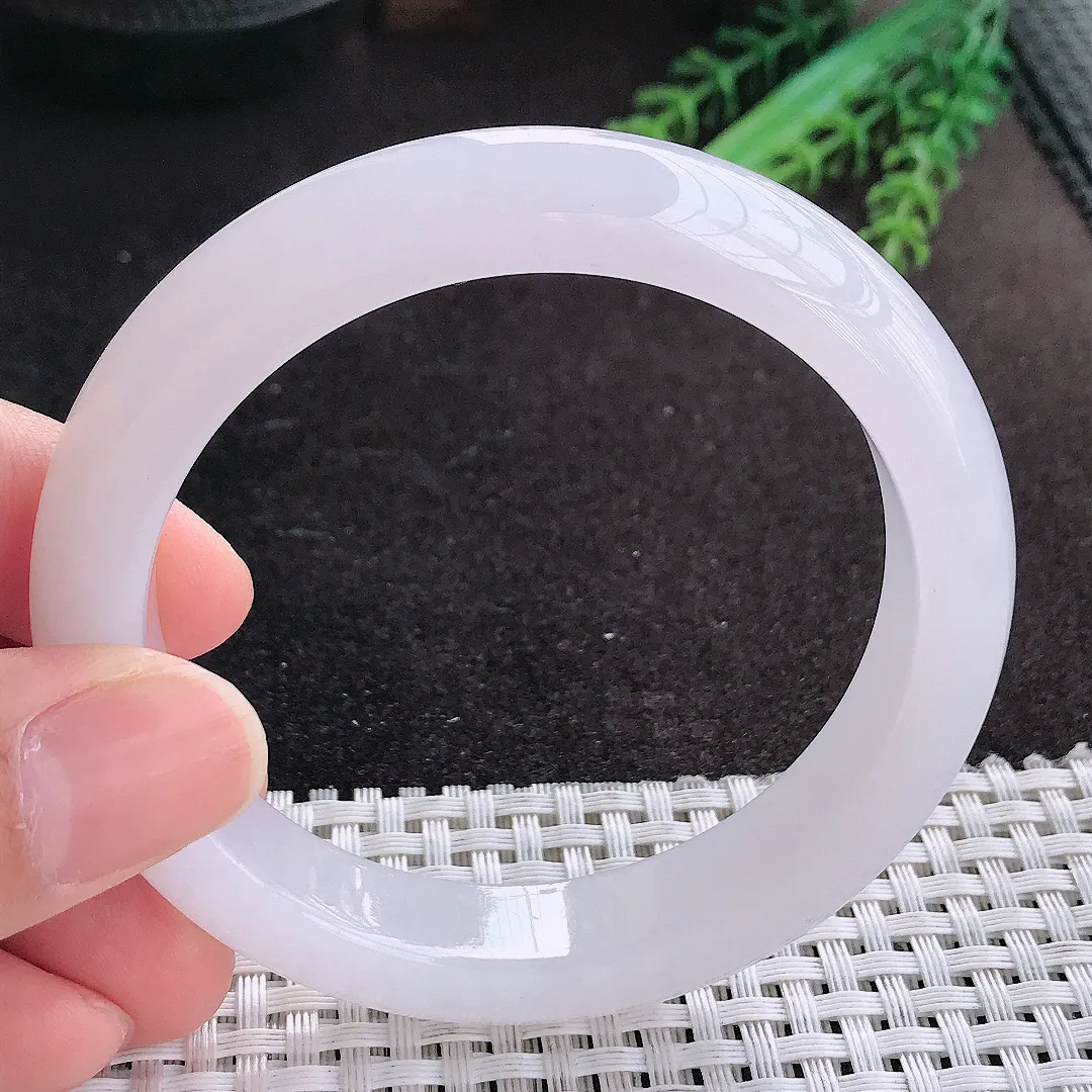 天然A货翡翠56.8/12.2/8.8老坑冰润水灵月光白手镯宽边玉镯