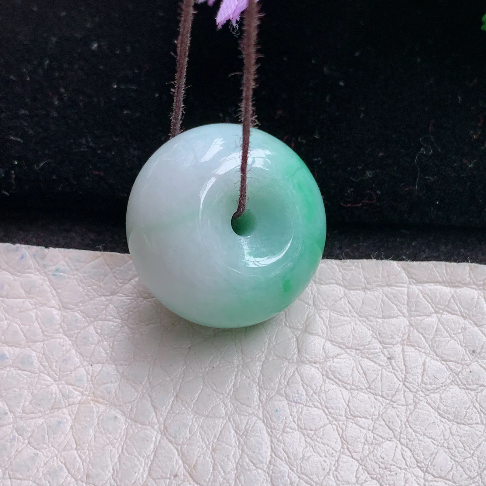 qz实拍20*12缅甸翡翠a货精雕飘花路跟通 财运亨通玉吊坠 玉挂件