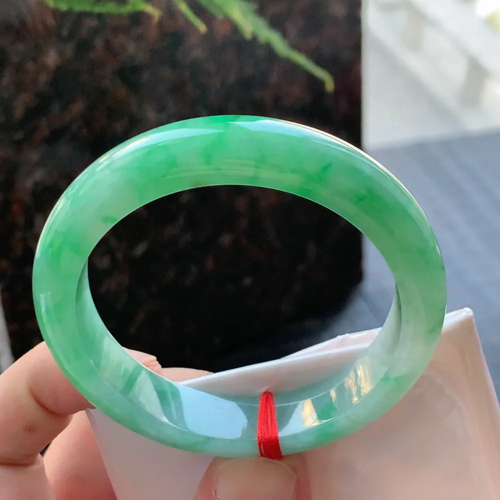 正圈冰糯阳绿 无瑕 尺寸:54.1/12.5/8 色好