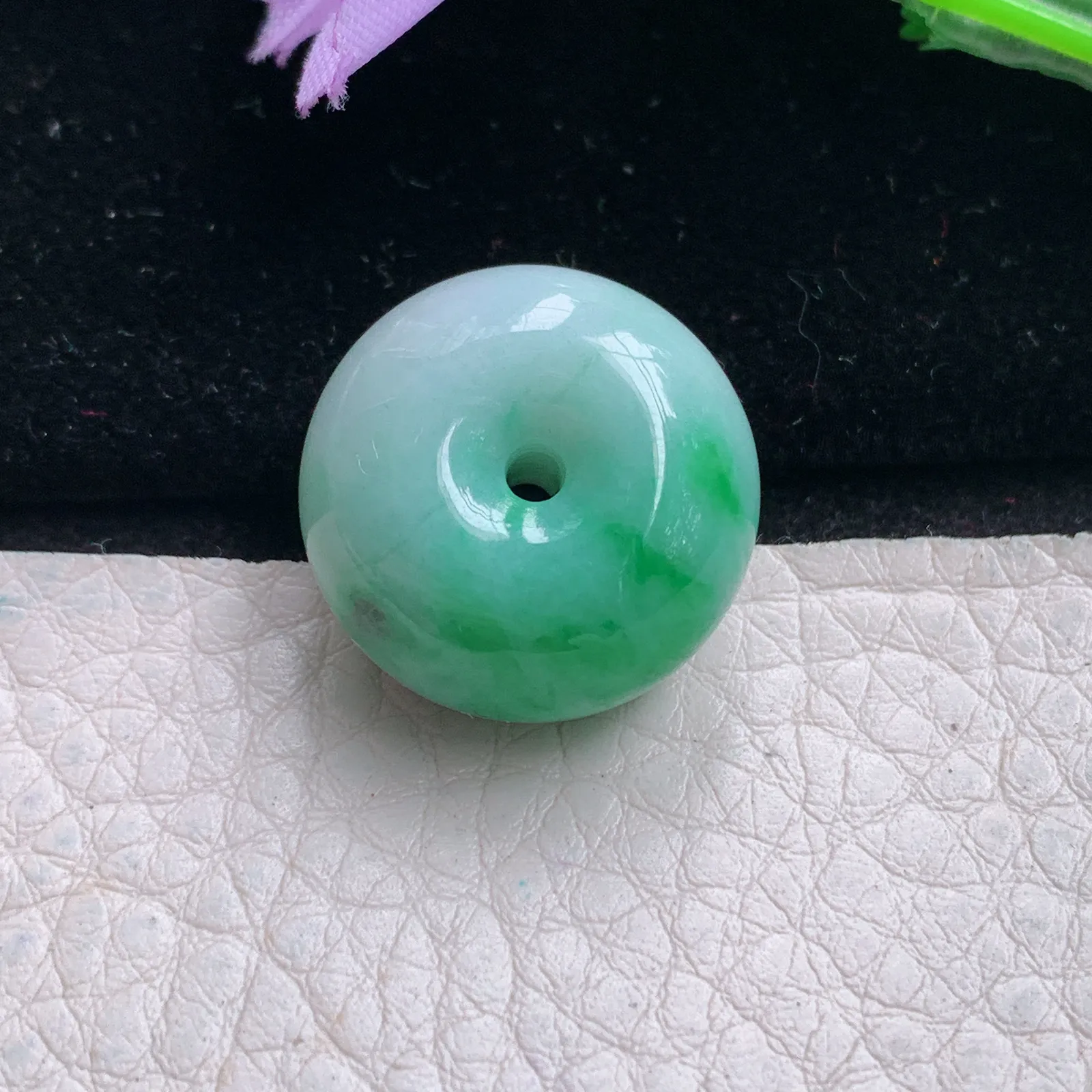 qz实拍20*12缅甸翡翠a货精雕飘花路跟通 财运亨通玉吊坠 玉挂件