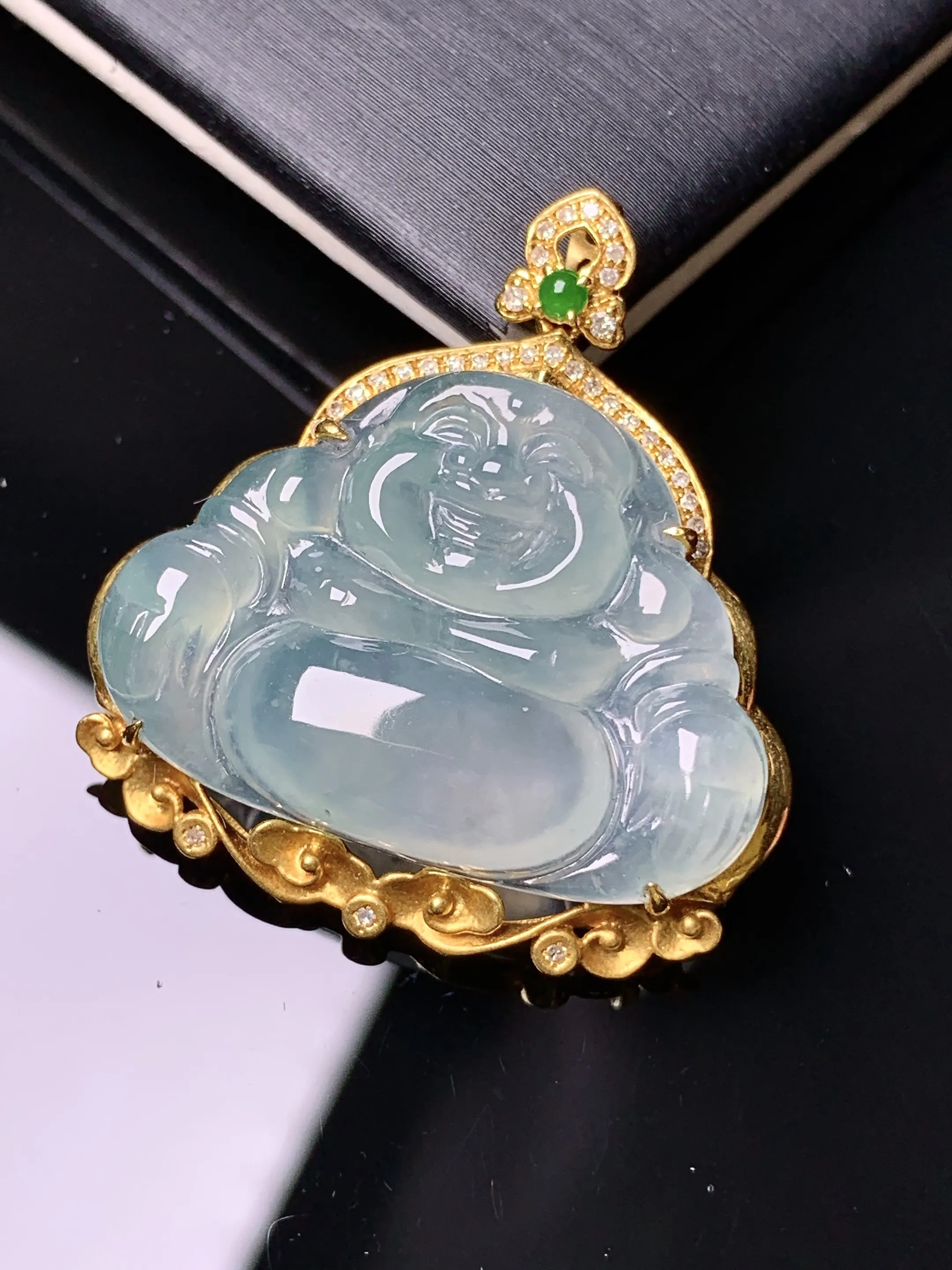 18k金钻镶嵌冰种佛公吊坠 玉质细腻 水润亮眼 色泽艳丽 整体尺寸32*29.5*7