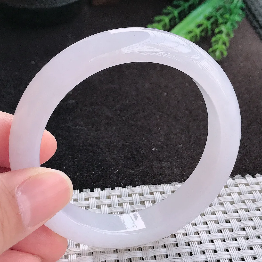 天然A货翡翠56.8/12.2/8.8老坑冰润水灵月光白手镯宽边玉镯