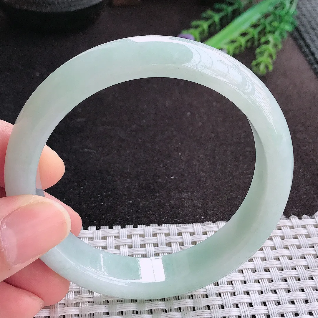 天然A货翡翠59.8/14.3/8.4老坑秀气温润天空蓝手镯宽边玉镯