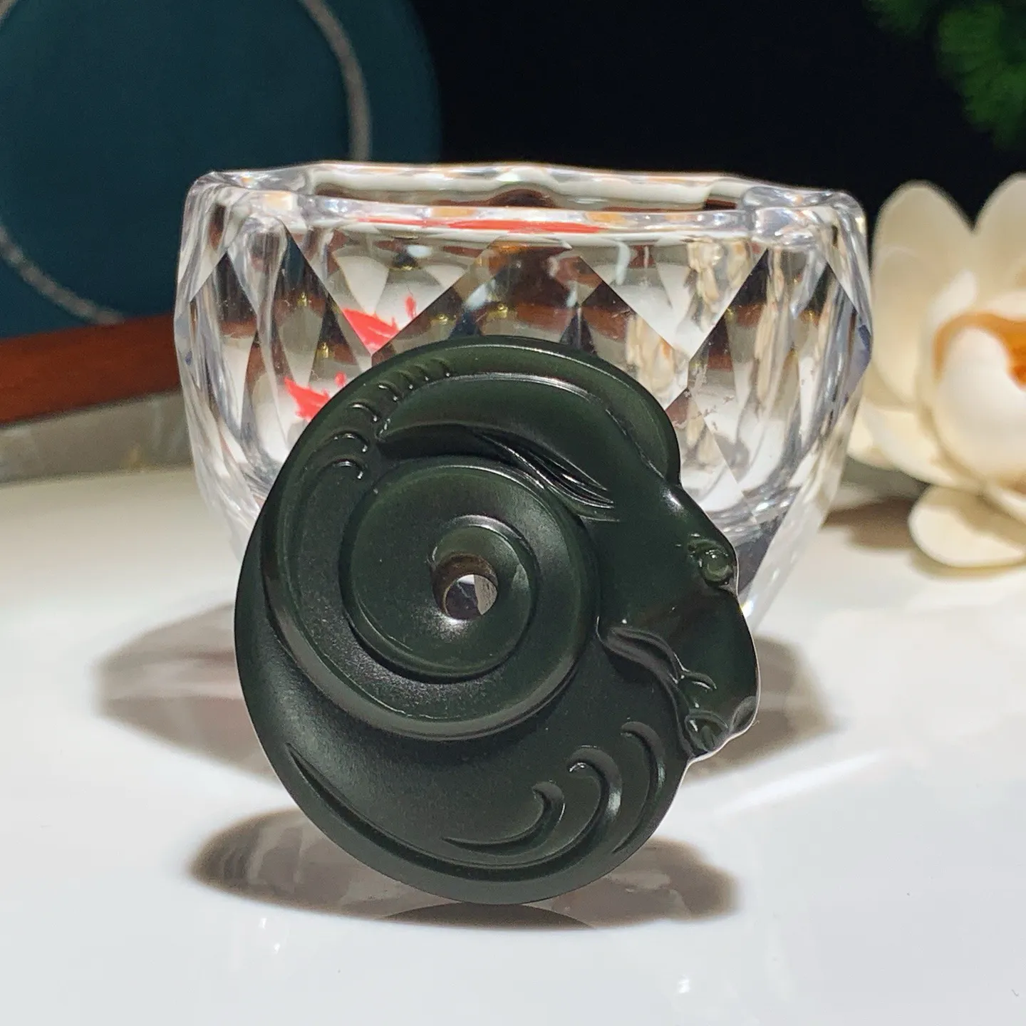 新疆和田玉塔青马到成功挂件。尺寸42/38/13重35.6克。玉质细腻油润。手推出油。佩戴高端典雅。lt251209