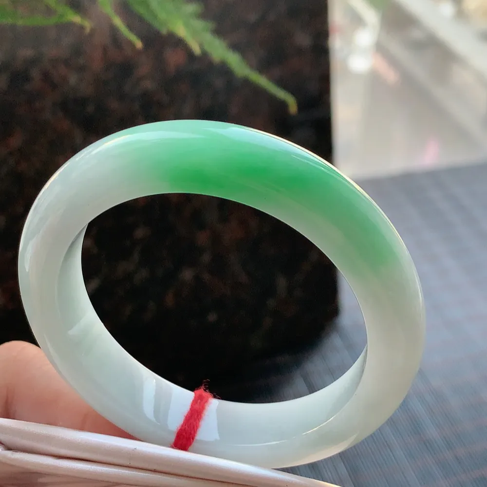 正圈冰糯阳绿 无瑕 尺寸:55.1/12.3/9.1 色好