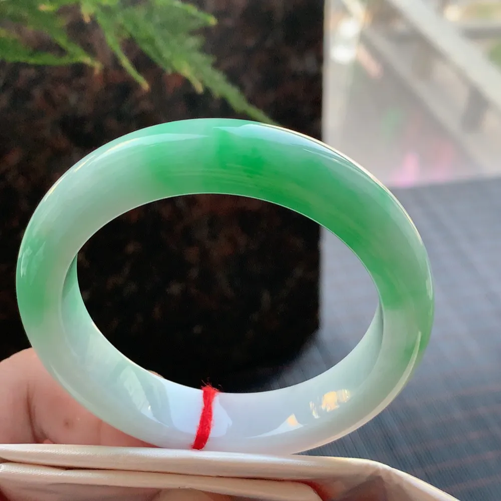 正圈一大节阳绿 无瑕 尺寸:57.2/13.3/9.2 色好