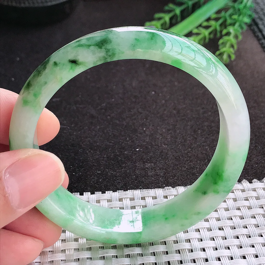 天然A货翡翠58/14/7.5老坑精美温润特色飘花飘绿手镯宽边玉镯