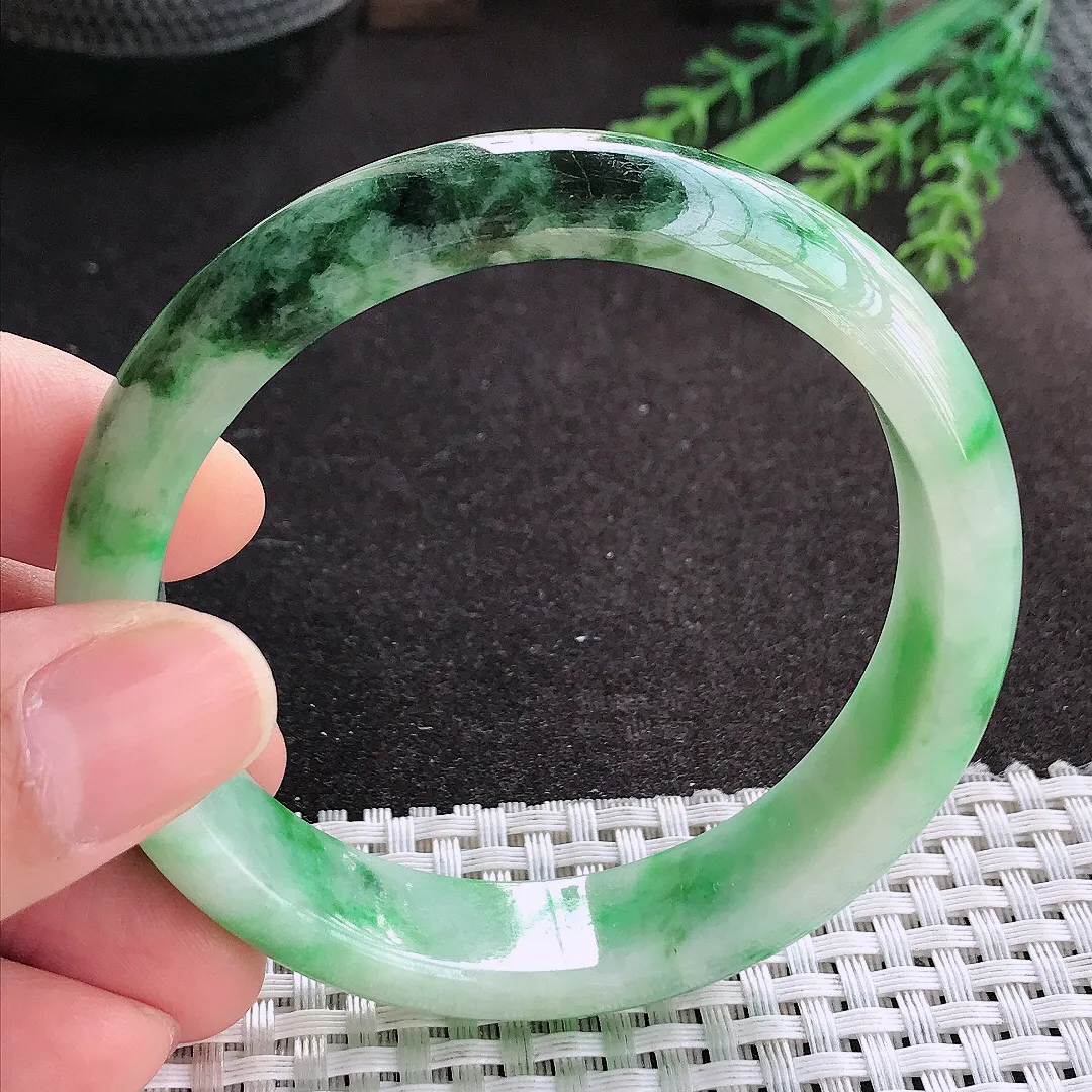 天然A货翡翠58/14/7.5老坑精美温润特色飘花飘绿手镯宽边玉镯