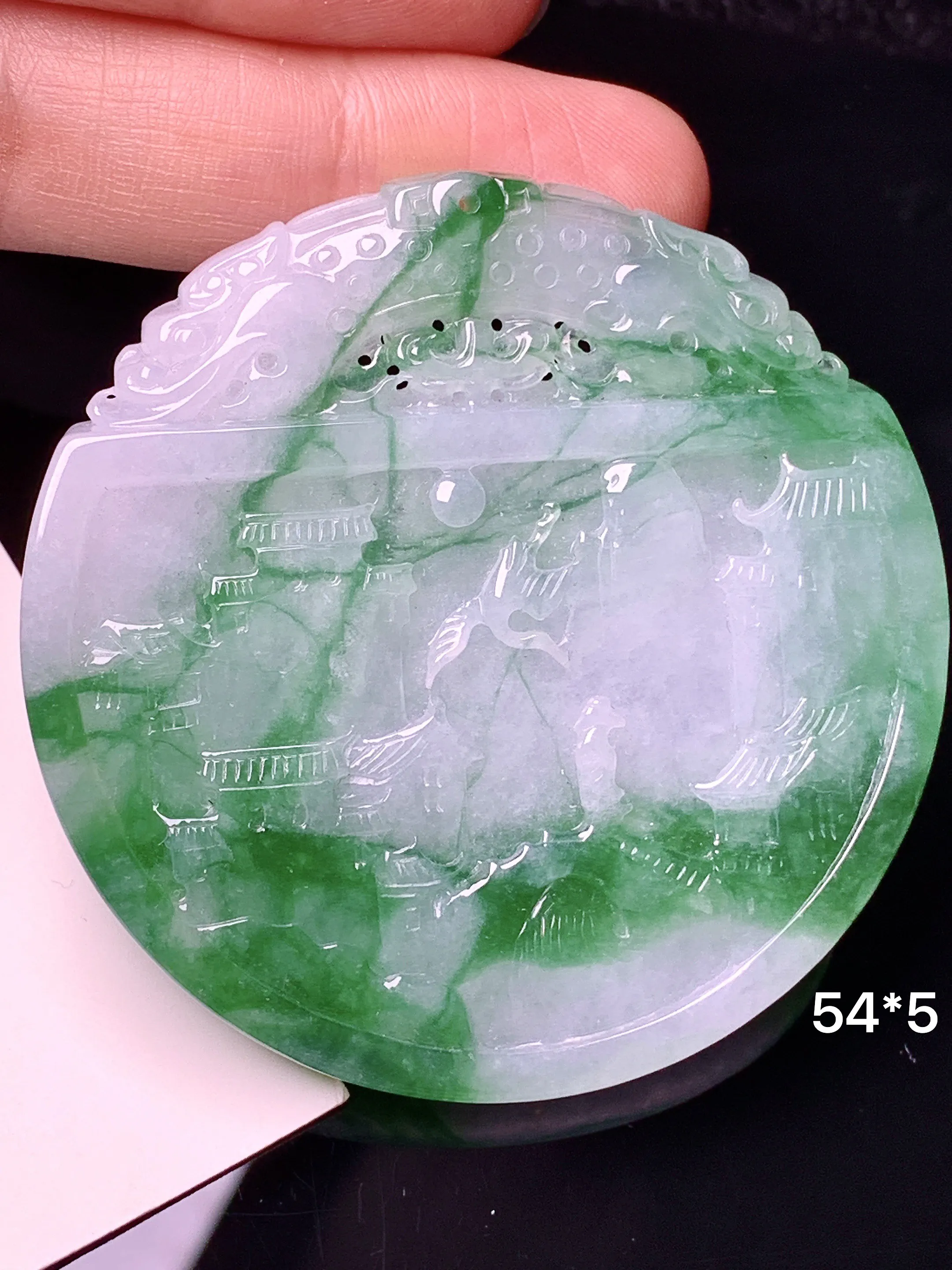 飘绿山水牌吊坠 玉质细腻 水润亮眼 色泽艳丽 整体尺寸54*5