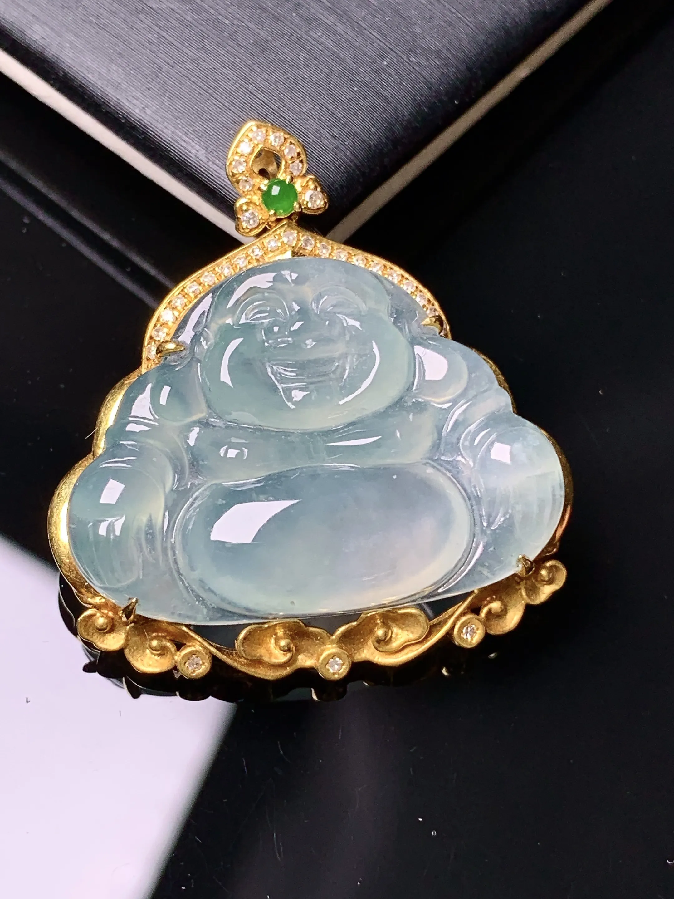 18k金钻镶嵌冰种佛公吊坠 玉质细腻 水润亮眼 色泽艳丽 整体尺寸32*29.5*7