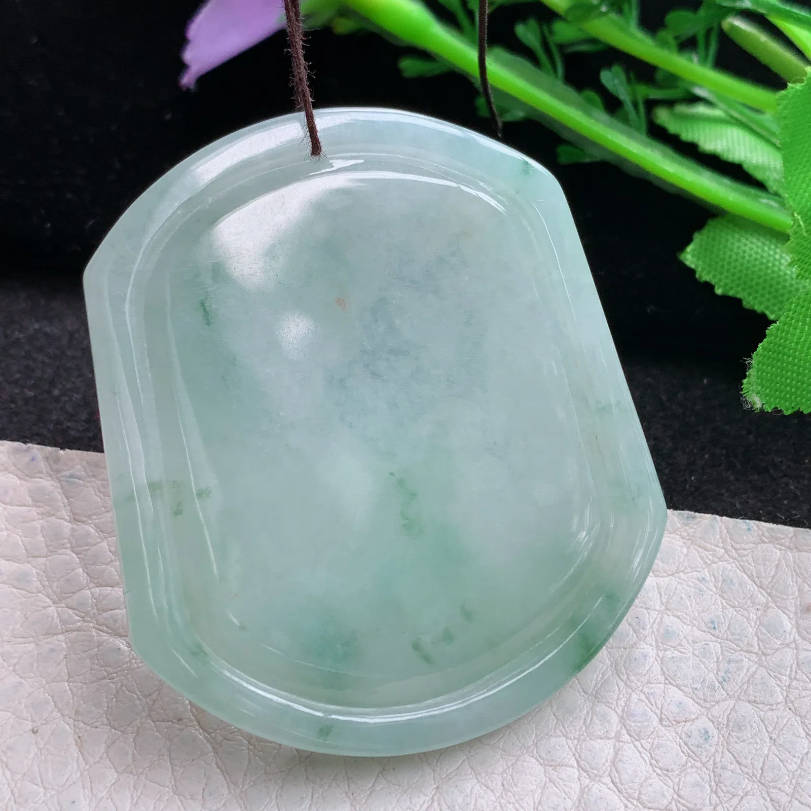 yn实拍50.5*44*5.8缅甸翡翠a货精雕飘花上山虎 生肖虎玉吊坠 玉挂件