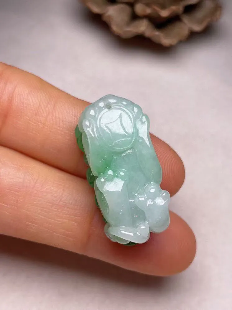 冰糯种飘绿【招财貔貅】吊坠，种水好，玉质细腻 ，卖相好.