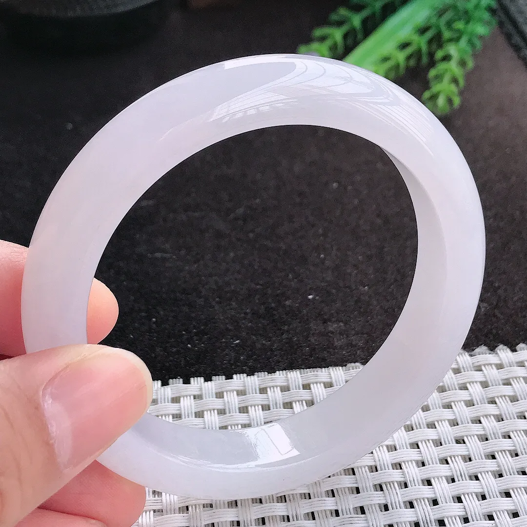 天然A货翡翠56.8/12.2/8.8老坑冰润水灵月光白手镯宽边玉镯