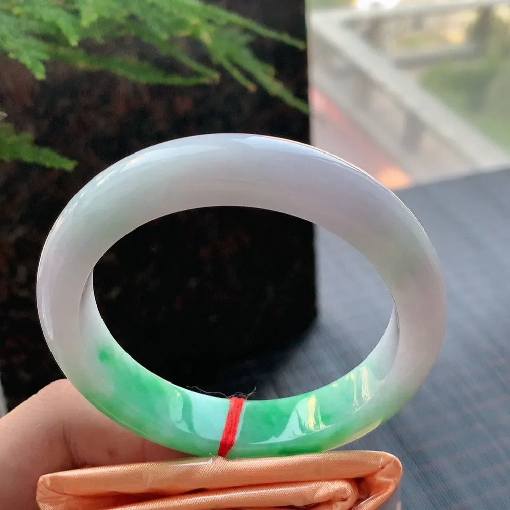 正圈一大节阳绿 无瑕 尺寸:58.3/12.8/9.1 色阳