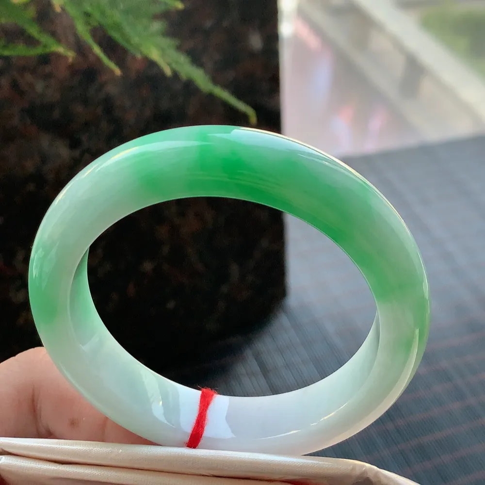 正圈一大节阳绿 无瑕 尺寸:57.2/13.3/9.2 色好