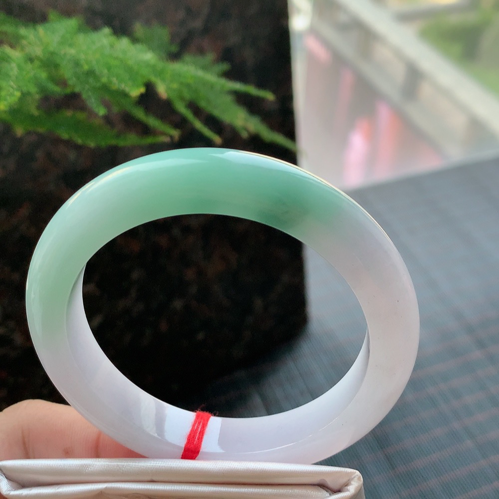 正圈冰糯春彩 无瑕 尺寸:56.1/11.4/8.9 色好