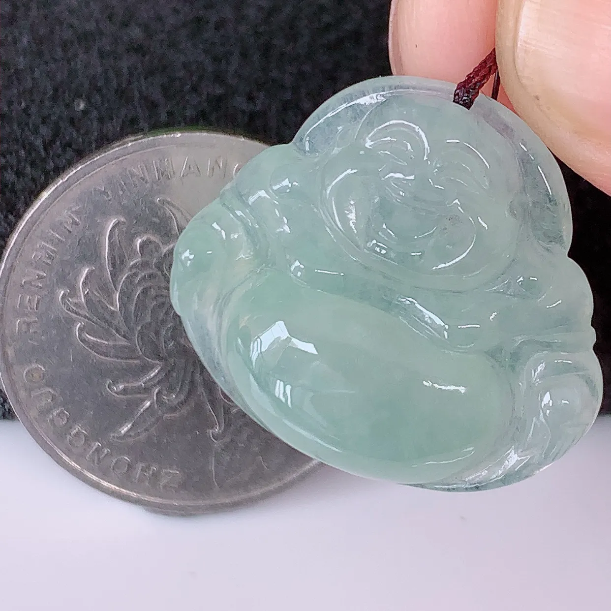 自然光实拍，冰种淡绿翡翠佛公吊坠，翡翠保平安佛公吊坠，玉质莹润，佩戴佳品，#57.9