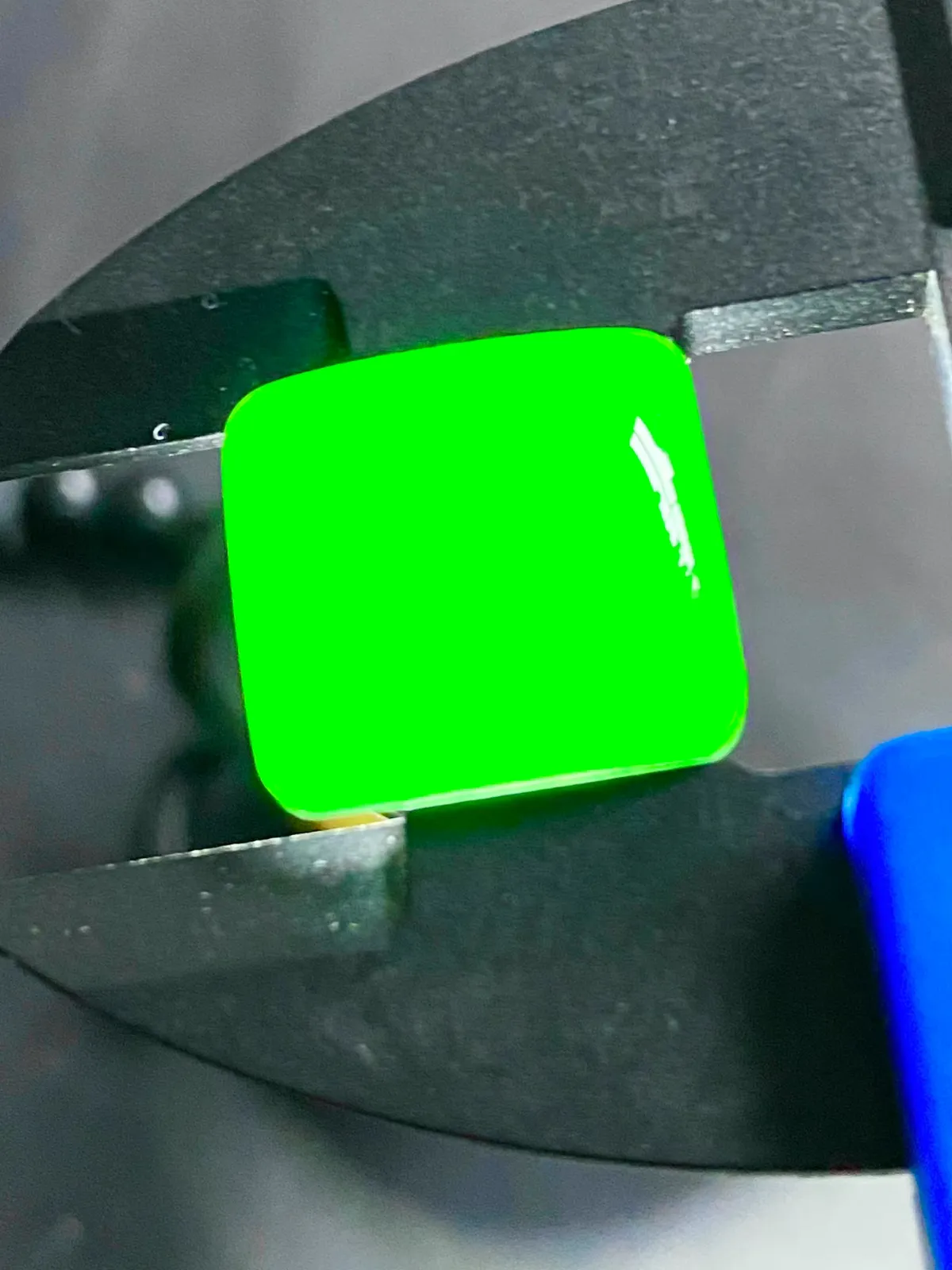 墨翠【马鞍戒面】细腻干净，黑度好、性价比高，雕工精湛，打灯透绿‘