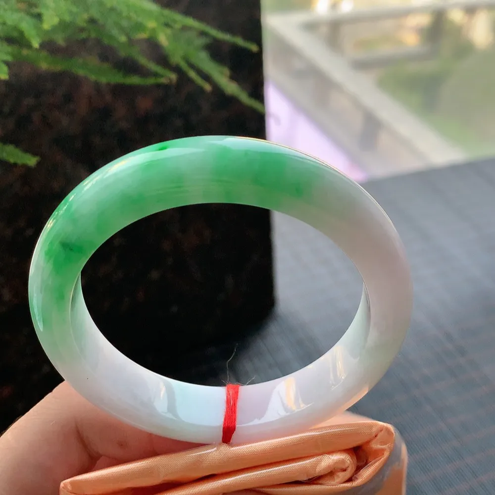 正圈一大节阳绿 无瑕 尺寸:58.3/12.8/9.1 色阳