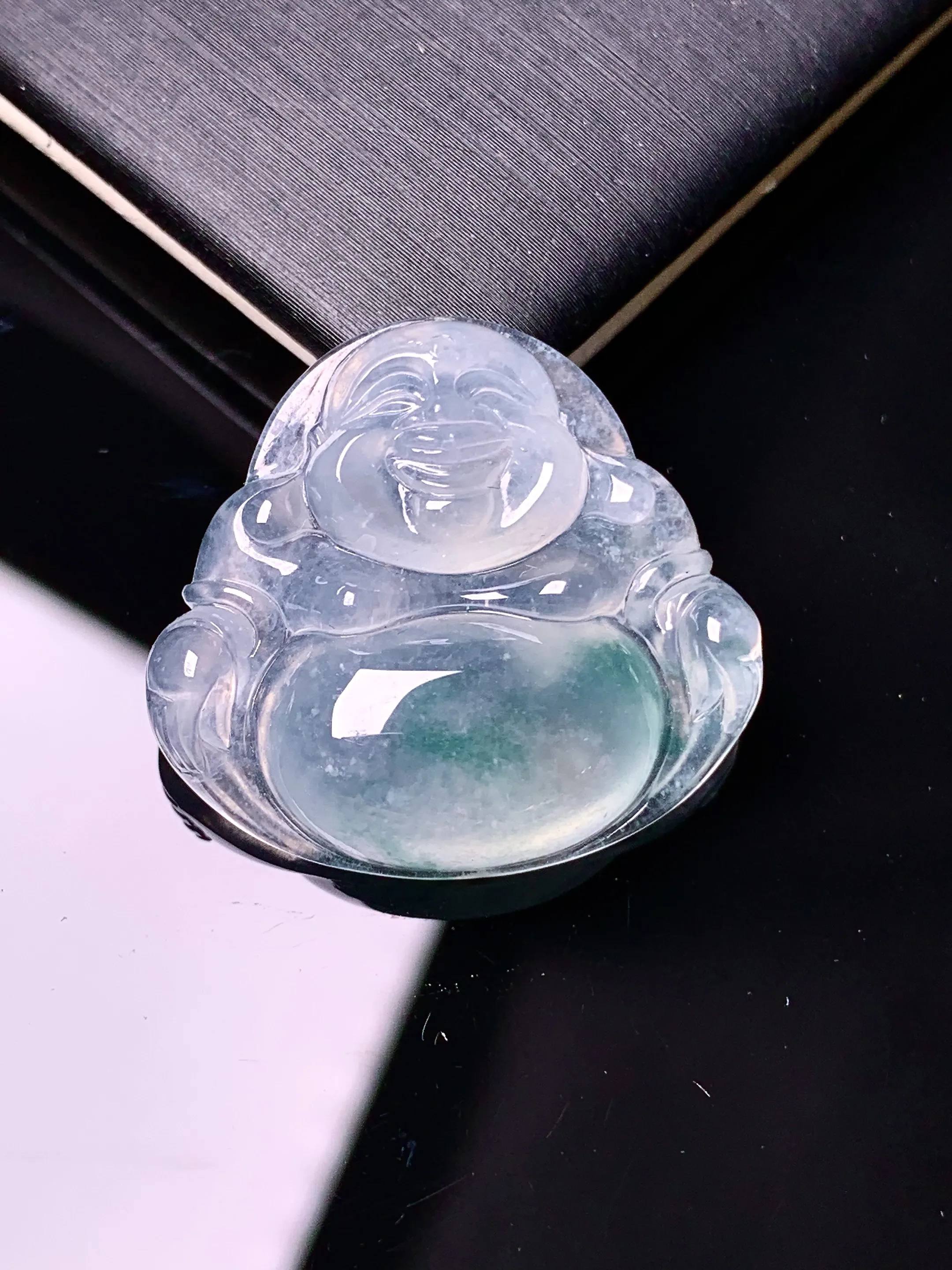 冰种佛公吊坠 玉质细腻 水润亮眼 色泽艳丽 整体尺寸24.3*26.5*6