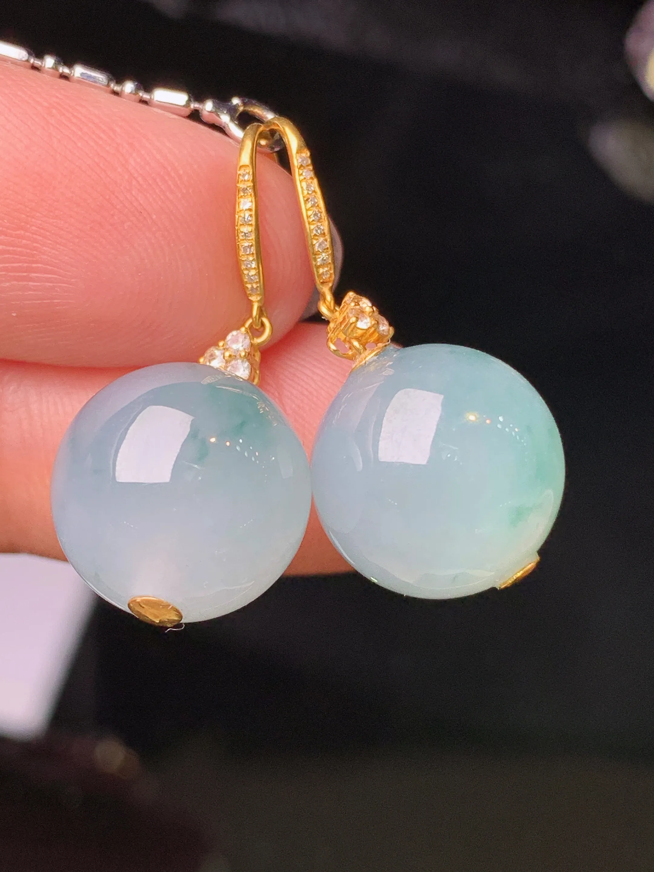 18k金钻镶嵌冰种圆珠耳坠 玉质细腻 水润亮眼 色泽艳丽 整体尺寸26*12.5